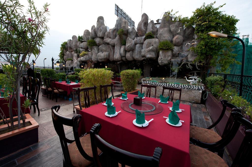 Hotel Luxury World พนมเปญ ภายนอก รูปภาพ