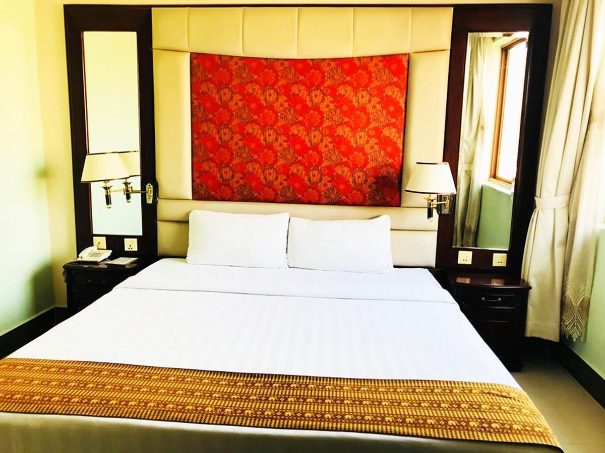 Hotel Luxury World พนมเปญ ภายนอก รูปภาพ