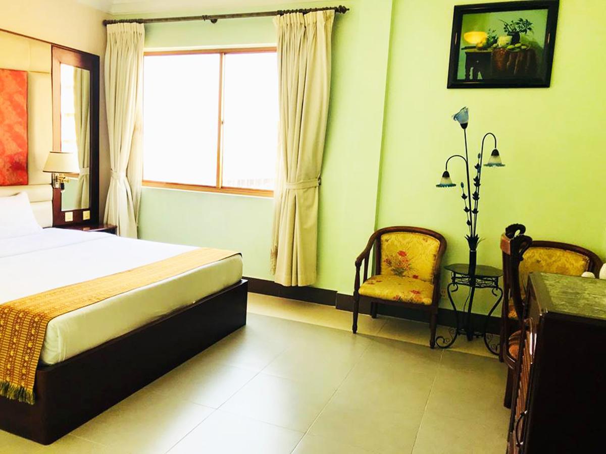 Hotel Luxury World พนมเปญ ภายนอก รูปภาพ