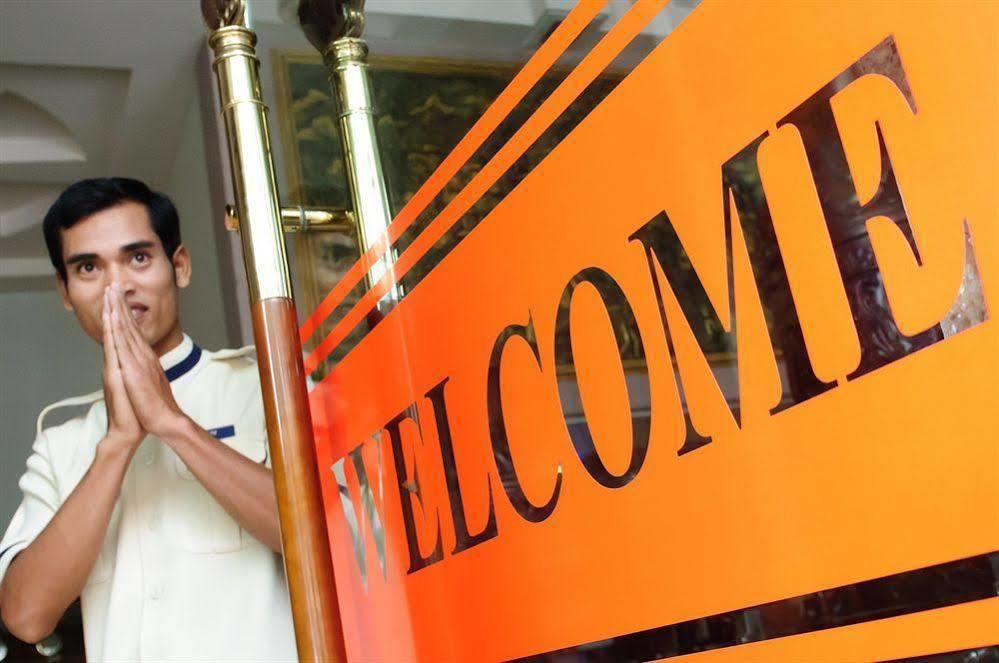 Hotel Luxury World พนมเปญ ภายนอก รูปภาพ