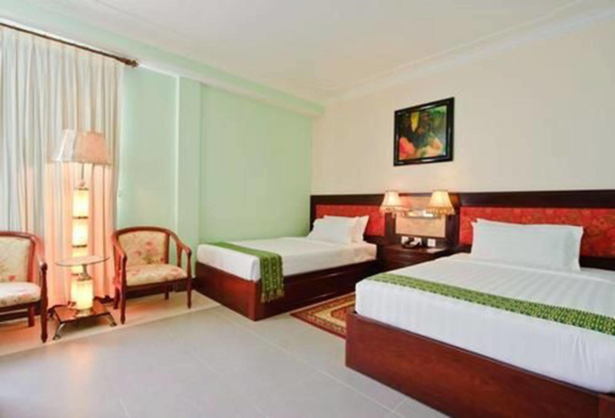 Hotel Luxury World พนมเปญ ภายนอก รูปภาพ
