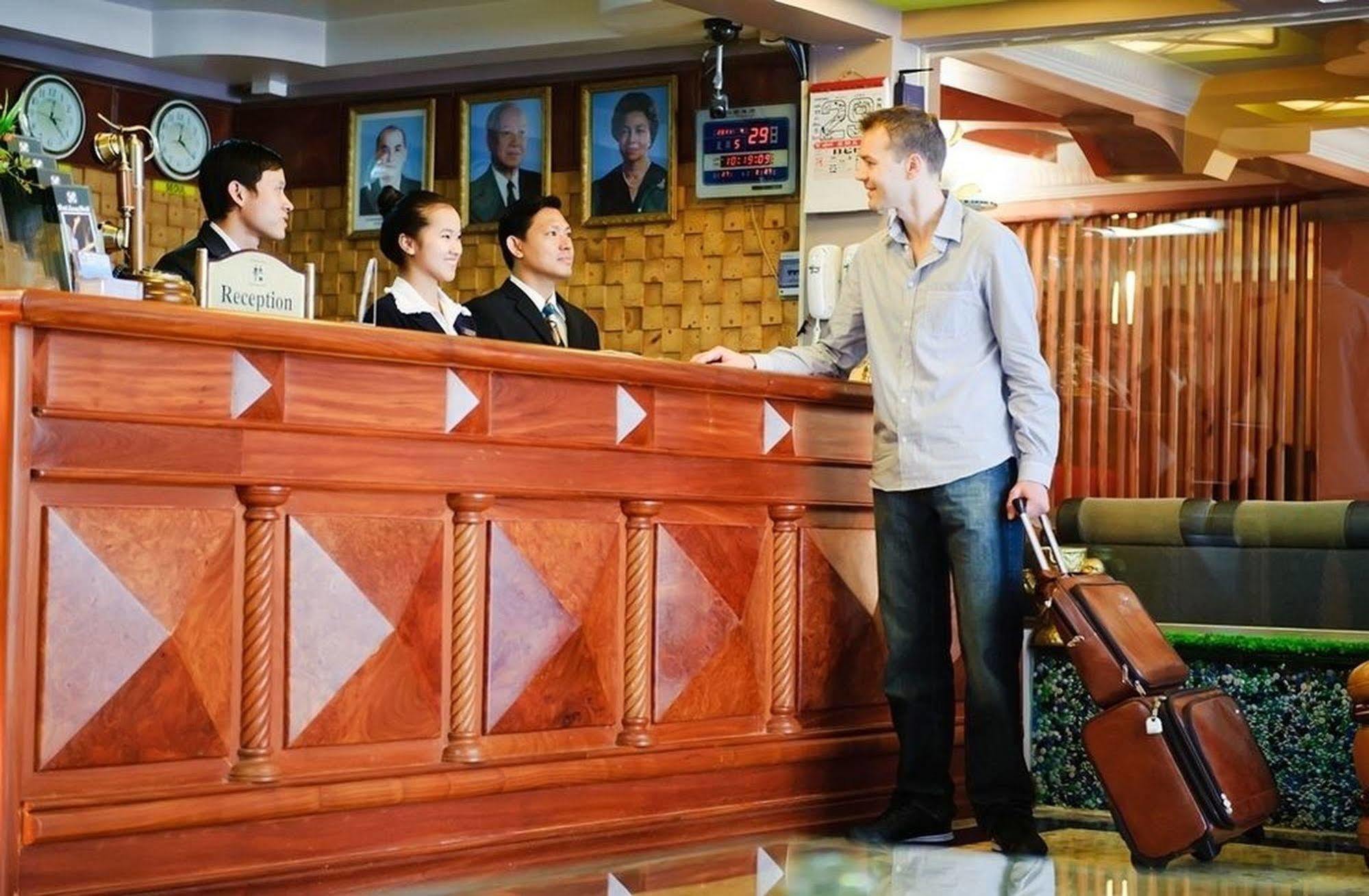 Hotel Luxury World พนมเปญ ภายนอก รูปภาพ